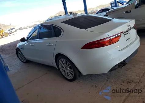 2017 Jaguar Xf Prestige z USA, uszkodzony, nr VIN SAJBE4BN3HCY47942